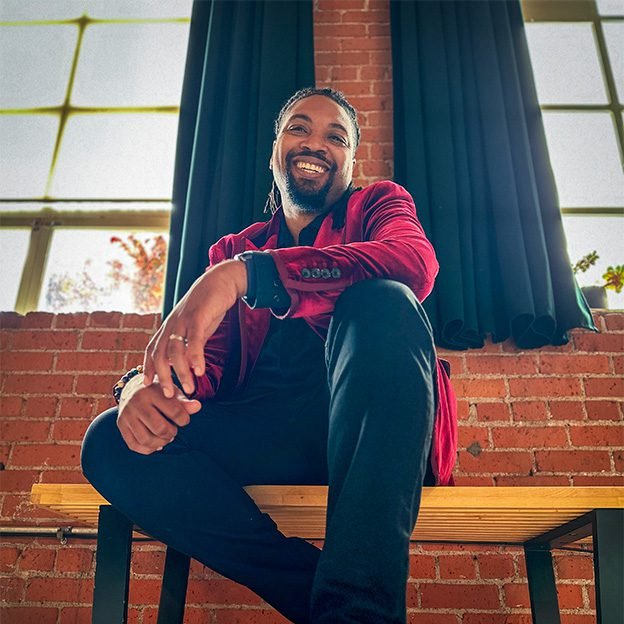 about-header-sq-img-2